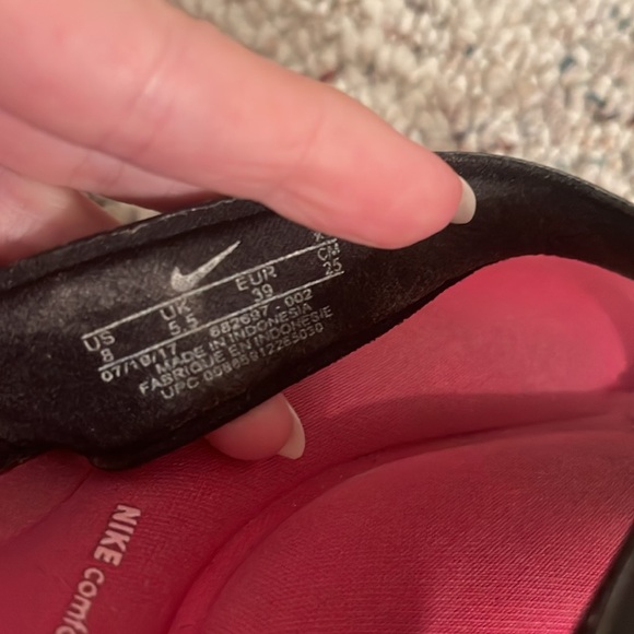 Nike Flip Flops - Picture 3 of 4